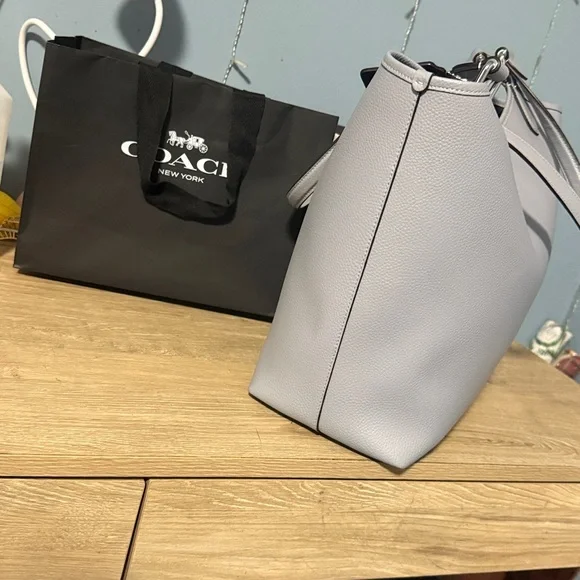 Coach Day Tote (retail) - Picture 3 of 7